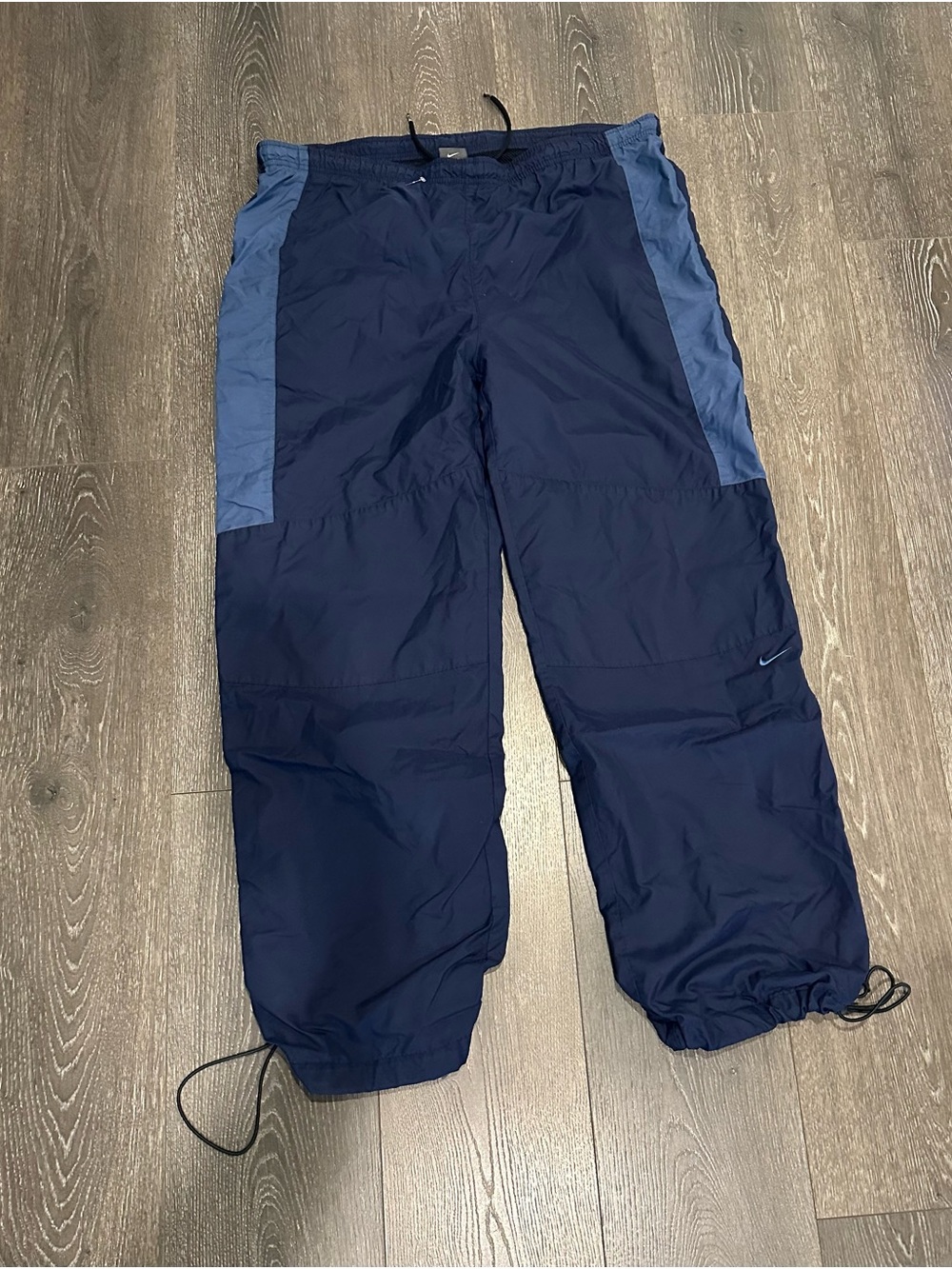 Vintage Nike Men's Navy and Light Blue Windbreaker Joggers size medium
